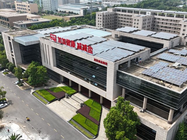 Entreprises face au choix entre solaire thermique et photovoltaïque