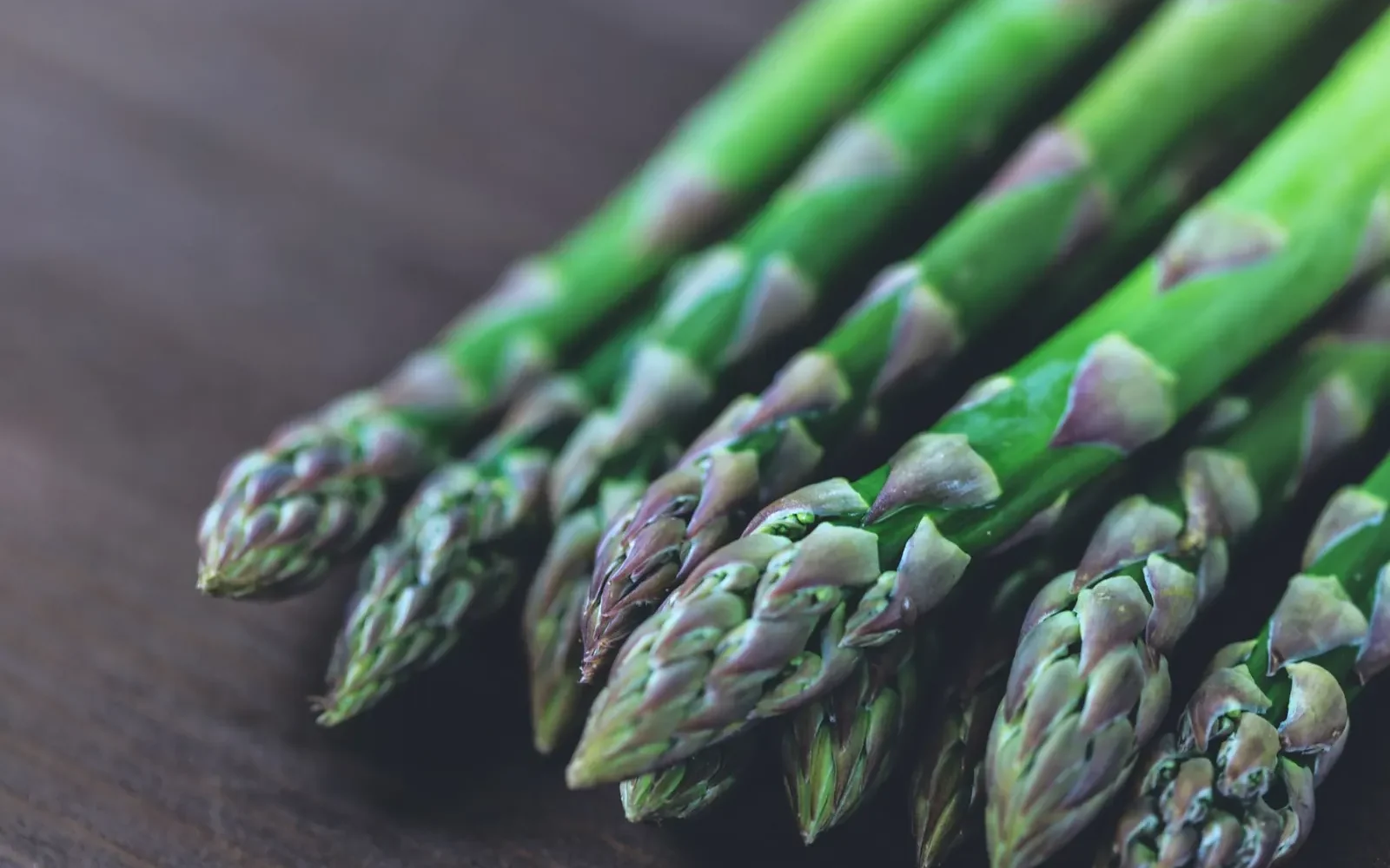 Saison des asperges en France: février à juin