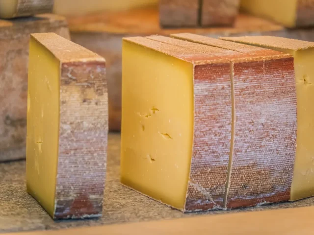 Fromage fermier ⁠: le reconnaître et l’acheter